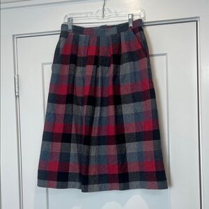 Wool blend vintage Plaid A-Line Skirt in Red and Black size 13-14.